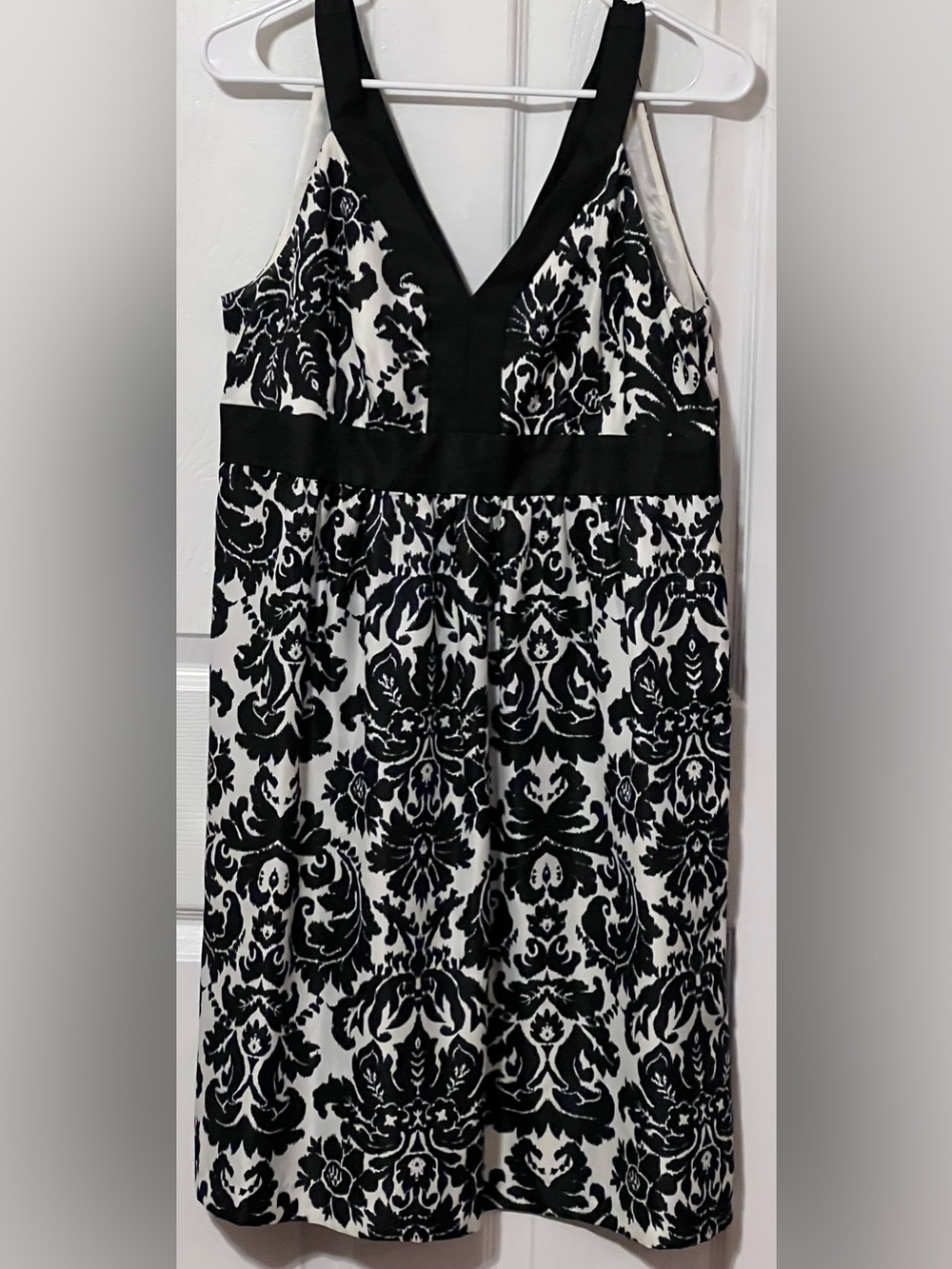 LOFT Petites 12P Black Ivory Damask Fit & Flare Dress V Neck